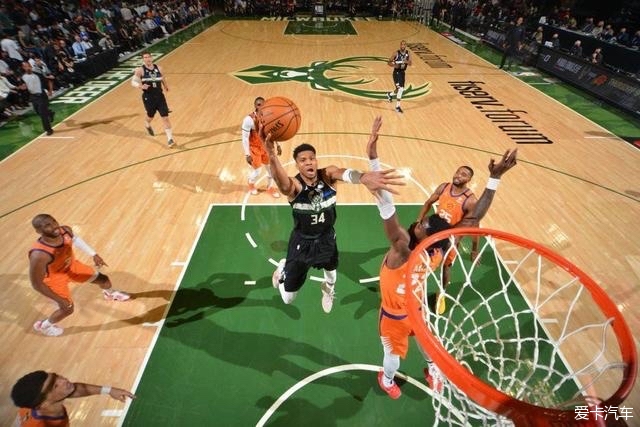 意甲-莱奥破门特奥建功 AC米兰2-1客胜科莫